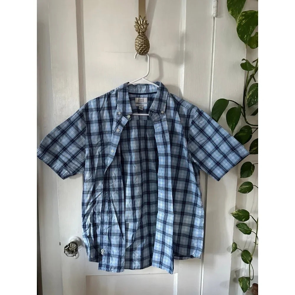 Croft & Barrow Easy Care Men’s size Medium plaid blue shirt